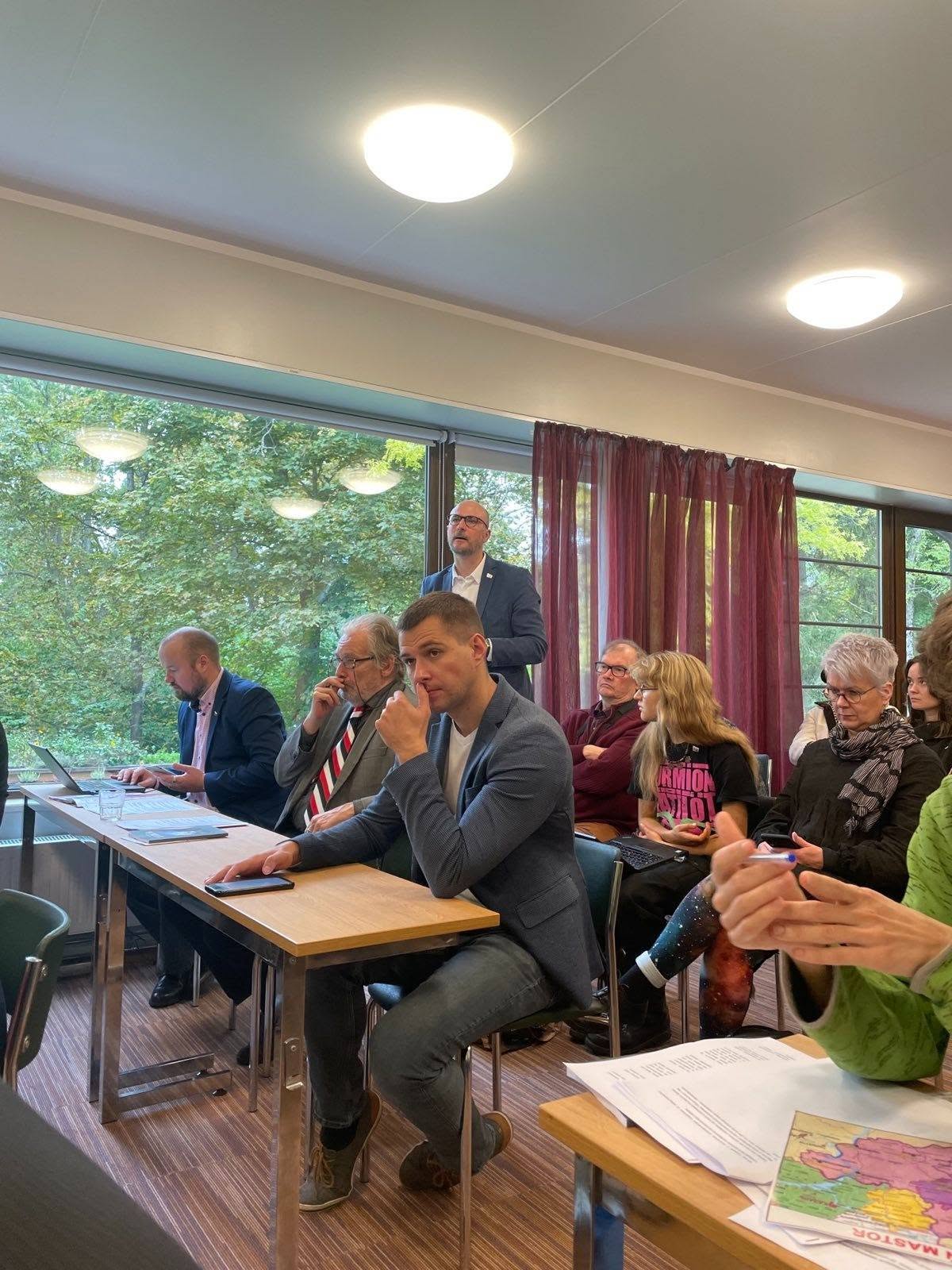 Loode Oliver kirdi val Erźań Promksoso. Oťapä, Estën mastor, 2022 ijen ožokovoń 1-ce či.