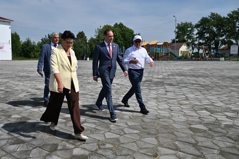 Здунов и его свита возглавили "развлекательное мероприятие мордвы".