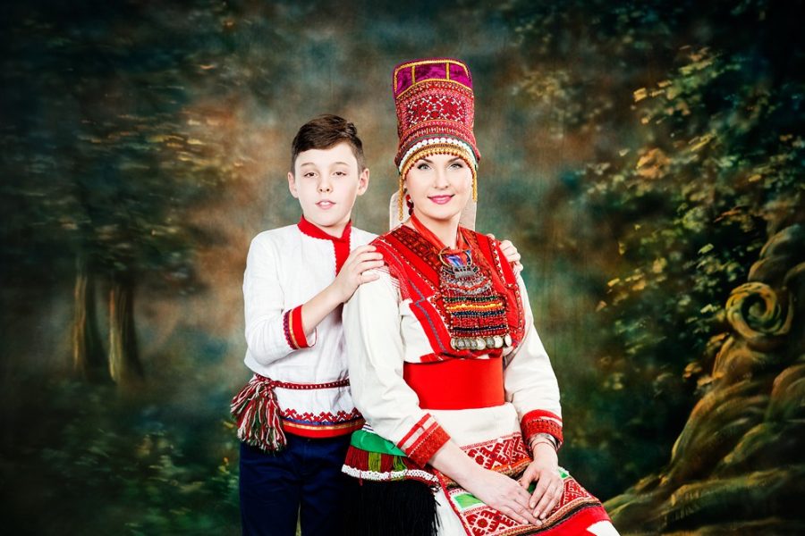 Член правления Эстонско-Мордвийского общества Наталья Ермакова со своим сыном Максимом Ермаковым.